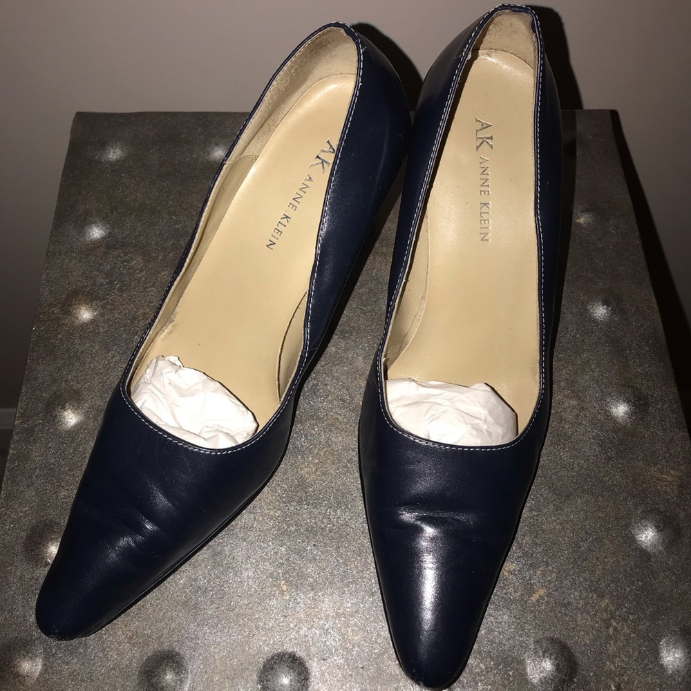 Navy blue leather AK Anne Klein heeled pumps size6